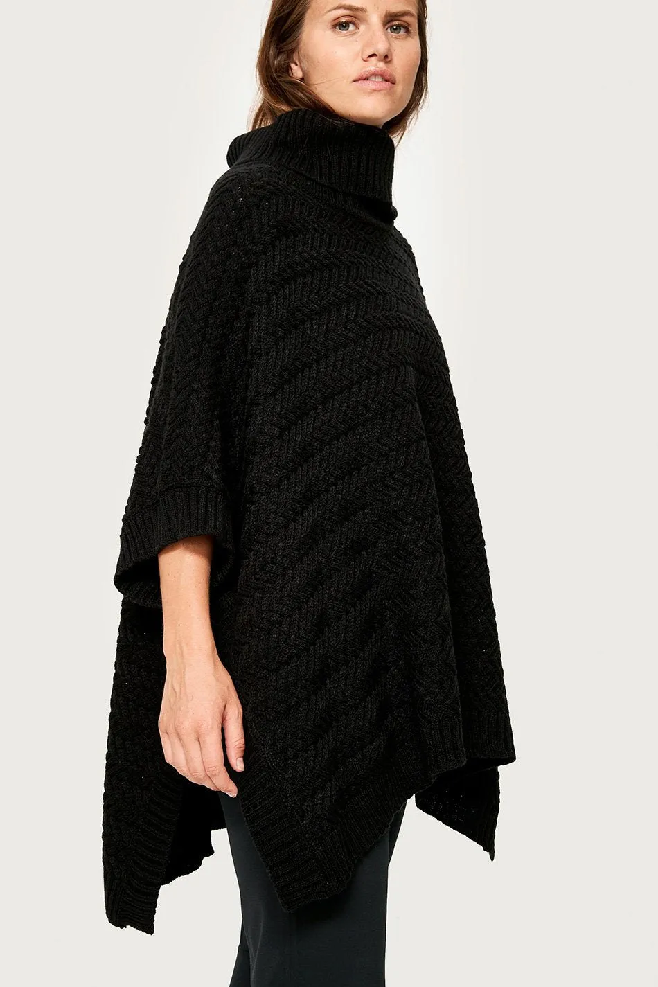 KNITWEAR PONCHO