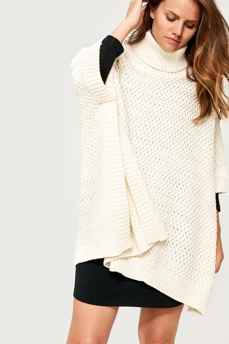 KNITWEAR PONCHO