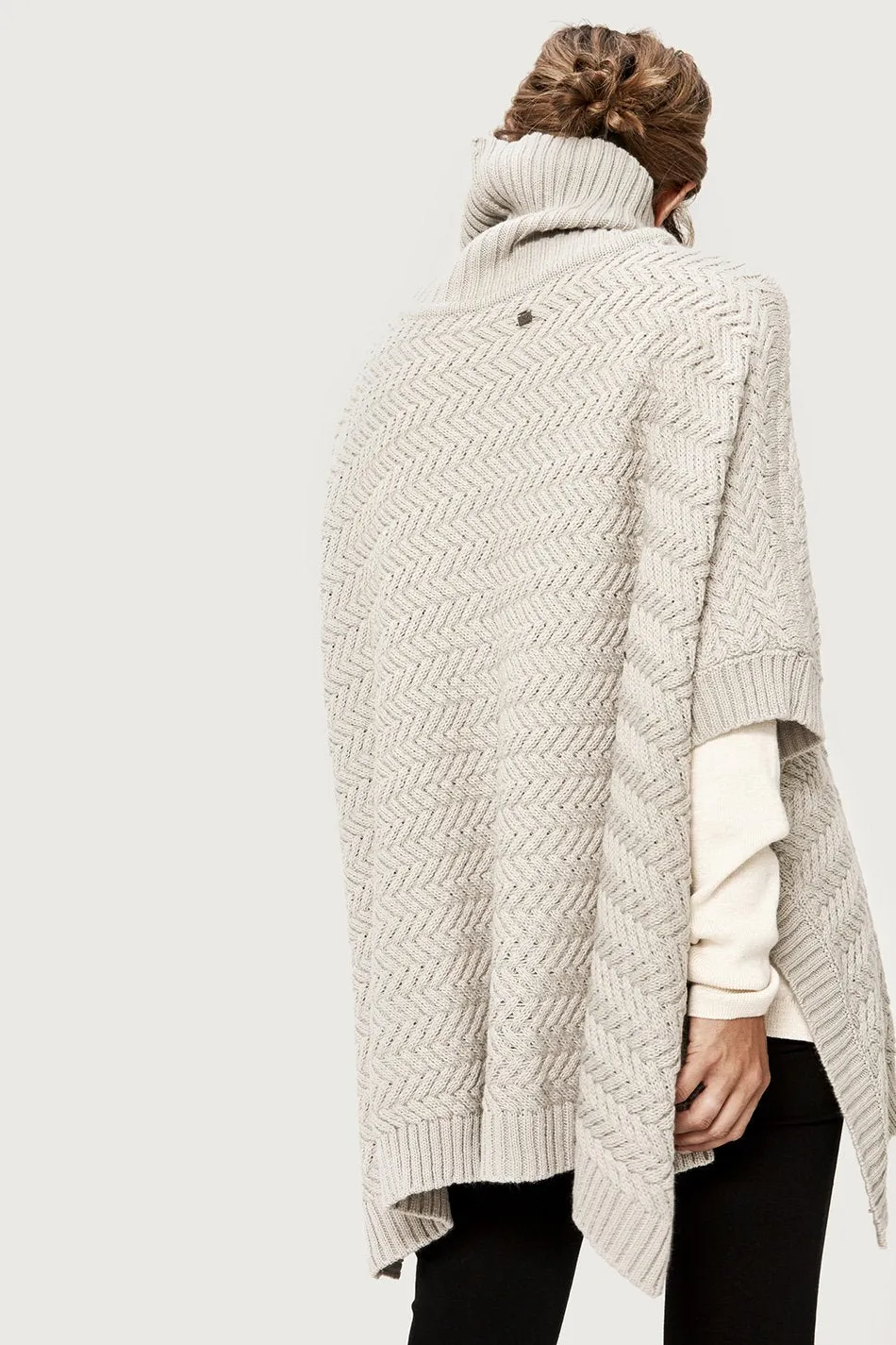 KNITWEAR PONCHO