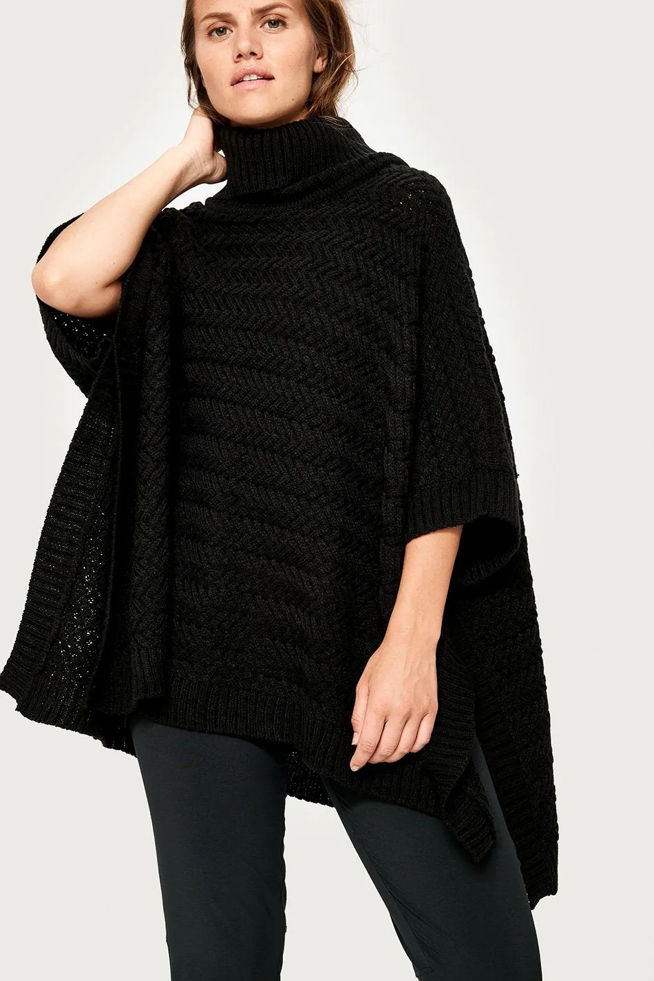 KNITWEAR PONCHO